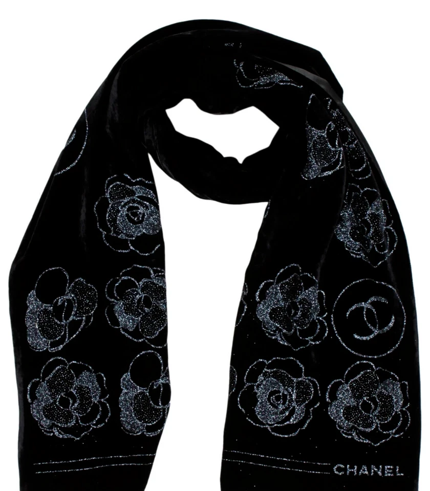Auténtico Nuevo Mantón CHANEL Negro TERCIOPELO ESTOLA PLATEADO Brillo CC y Camelias Foto 1 de 2
