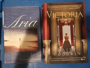 Lot Of 2 Novels - Picture 1 of 2