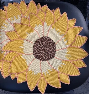 (Set Of 4) Kohl’s Repeat Beaded Sunflower Shape Placemats 15” - Picture 1 of 8