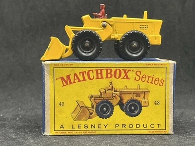 Matchbox MB43-B3: Aveling-Barford Tractor Shovel with Type D1 Box - Image 1 of 4