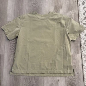 Uniqlo Beige Short Sleeve Crew Neck Box Tee Shirt Womens Pullover Size XL - Picture 1 of 8