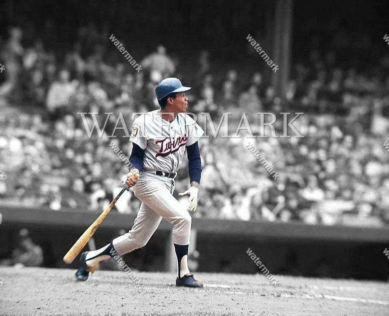 CV558 Rod Carew Minnesota Twins Baseball 8x10 11x14 16x20 Spotlight Photo - Image 1 of 1