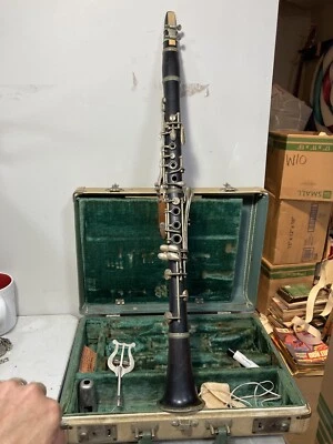 Clarinete y estuche vintage The Pedler Co. Elkhart IN. Almohadillas Ser# P18002 necesitan Rplcmnt Foto 1 de 4