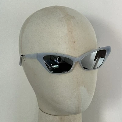 Gafas de sol ALAIN MIKLI “Le Matin” blancas ojo de gato con lente plateada Foto 1 de 4