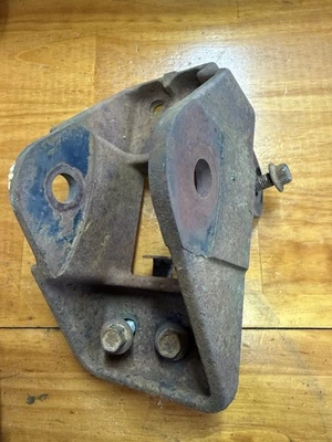 99-00 Ford F250 F350 F450 SD Left Driver Front Leaf Spring Hanger Bracket Foto 1 de 4