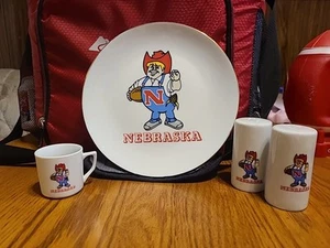 Vintage Herbie Huskers Fußball Salz & Pfefferstreuer, Teller & Mimi Tasse Keramik - Bild 1 von 11