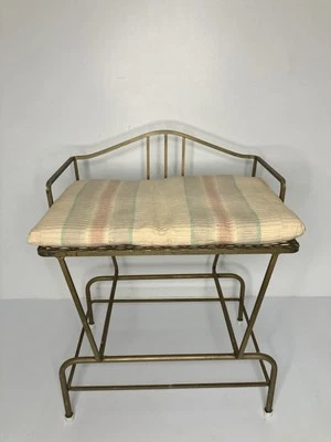 Banco de tocador de metal Mid Century asiento de barro silla de tocador asiento de malla dorada vintage Foto 1 de 4