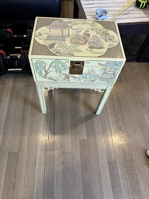 Chinoiserie Drexel Heritage Hollywood Regency pintada a mano en crema cofre lacado Foto 1 de 4