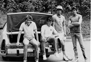 4 PA Friends in a 1973 Plymouth Fury colección de fotos de caballero gay 4" x 6" - Imagen 1 de 1