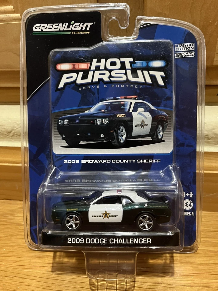 GREENLIGHT HOT PURSUIT 2009 DODGE CHALLENGER BROWARD COUNTY SHERIFF RARE HTF NIB - Image 1 of 4