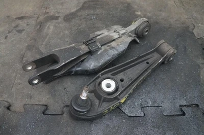 Комплект из 2 передних левых рычагов управления подвеской 99634104306 от оригинального производителя Porsche 911 996 1999-05 - Изображение 1 из 3