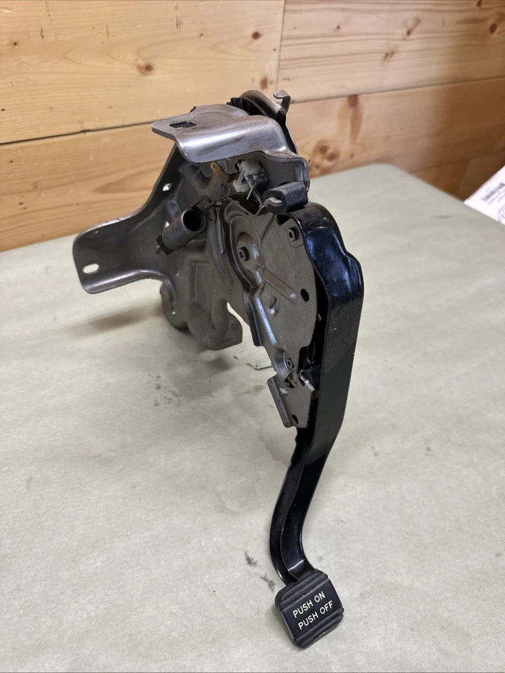 Оригинальная парковочная педаль аварийного тормоза для Honda Odyssey 2011 2012 2013 2014 2015-2017 годов выпуска - Изображение 1 из 4