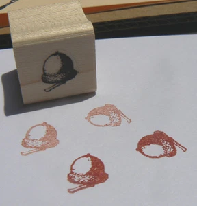 P24 tiniest Miniature acorn rubber stamp 0.4x0.4" WM  - Imagen 1 de 2