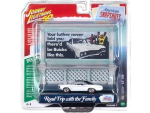BUICK GS 400 with Diorama - 1967 - white - Johnny Lightning 1:64 - Foto 1 di 6