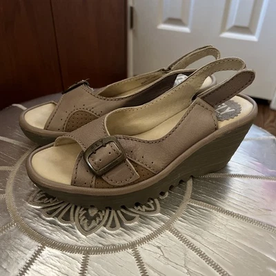 FLY LONDON TAUPE WEDGE ANKLE STRAP SHOES size 35 ( 5 ) - Image 1 of 4