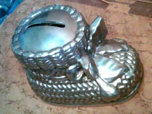 Vintage versilbert Baby Schuh Bootie Bank Schleife Metall Münzen Geld - Bild 1 von 5