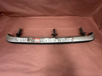 Refuerzo de cubierta central para parachoques trasero BMW E28 528e 524td 535I OEM 181 k millas Foto 1 de 4