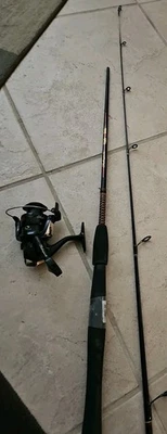 Shakespeare Ugly Stick: 5’10” 1,78 m poste de acción media y 35 carretes giratorios combo Foto 1 de 4