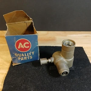 1960's AC GMC Chevrolet 90 Speedometer Gear Drive Adapter # 1565813 NOS OEM - Picture 1 of 5