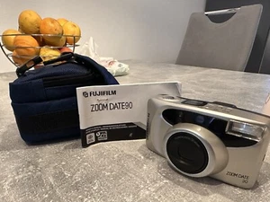 Analogkamera Fujifilm Zoom Date 90, 38-90mm Kompaktkamera Silber Rarität - Bild 1 von 4
