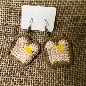 DESIGNIERTE FRÜHSTÜCK BROT OHRRINGE KUNST HANDARBEIT GEHÄKELT THEMA SOMMER REISE PARTY - Bild 1 von 5