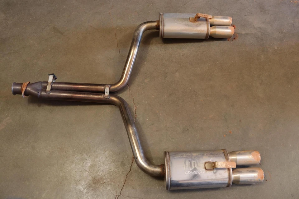 Chevrolet Corvette 1984-1991 sistema de silenciador de escape tubo montaje Magnaflow Foto 1 de 4