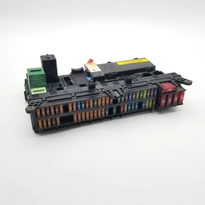 2003 2004 2005 Land Rover L322 FRONT DASH DISTRIBUTION FUSE BOX RELAY 8380407 - Image 1 of 4