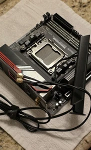 Carte mère ASRock B650E PG-ITX WIFI Mini ITX Socket AM5 DDR5 AMD - Photo 1/5