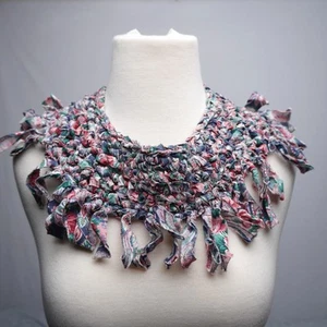 Collana con frange in tessuto fatto a mano vintage - pezzo dichiarazione boho - Foto 1 di 7