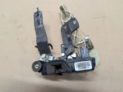 montaje pestillo puerta trasera izquierda. Chevrolet Equinox LT 2007 2x2 4 puertas Foto 1 de 3