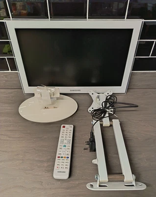 SAMSUNG UE22C4010PW - 22in LCD TV - FREEVIEW - HDMI - Stand, Power Lead, Remote - Image 1 of 4