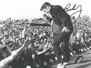 ELVIS PRESLEY SIGNED PHOTO AUTOGRAPH ORIGINAL SIGNATURE POSTER 8X10 REPRINT - Picture 1 of 1