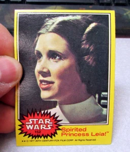 Tarjeta coleccionable 1977 Star Wars serie amarilla #152 Spirited Princess Leia! - Imagen 1 de 2