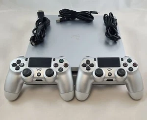 Sony Playstation 4 Slim en plata, 500 GB incl. 2 controladores PS4 - Imagen 1 de 5