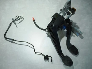 2004-2008 Audi S4 (B6 / B7) Clutch & Brake Pedal Assembly w/ Clutch Line - Picture 1 of 13