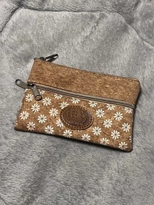 Authentic Handmade in Portugal Cork With White Daisies Coin Purse 4"x3" NEW - Picture 1 of 6