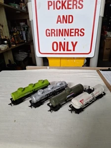 Ho Scale Lot Of 4 Tanker Freight Cars ☆ Nice Lot ☆ - Picture 1 of 13