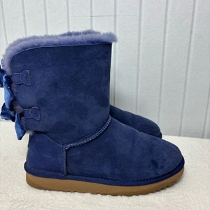 Stivali UGG blu navy Bailey fiocco velluto nastro pelle scamosciata fodera peluche taglia 9 - Foto 1 di 12