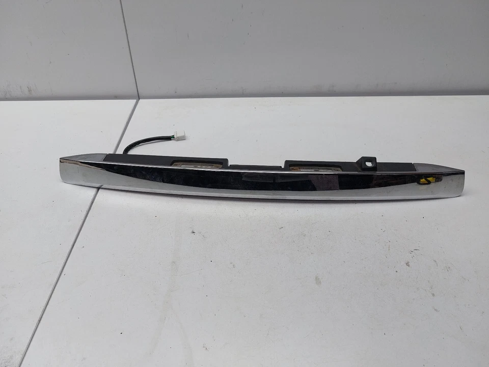 KIA SORENTO MK2 XM HECKKLAPPE KOFFERRAUM VERKLEIDUNG KENNZEICHENBELEUCHTUNG 87311-2P000 2011 - Bild 1 von 4