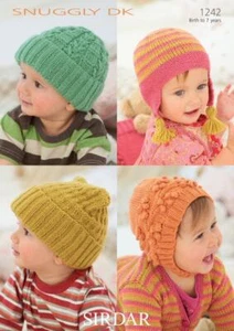 Sirdar Modello per Lavoro a Maglia - Snuggly Dk, Babys E Bambini Cappelli 1242 - Foto 1 di 1