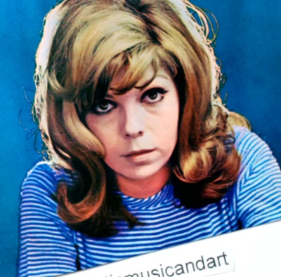 BEAUTIFUL NANCY SINATRA 1966 ORIGINAL GRAB YOU 7" VINYL EP VERY RARE - Image 1 of 4