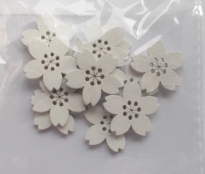 10 Blüten ca. 2,3 cm groß Streudeko Basteln Holz 0,2 cm dick Weiß Hochzeit - Bild 1 von 1