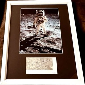 Buzz Aldrin firmado autografiado personalizado enmarcado con foto de paseo lunar Apolo 11 8x10 JSA - Imagen 1 de 2
