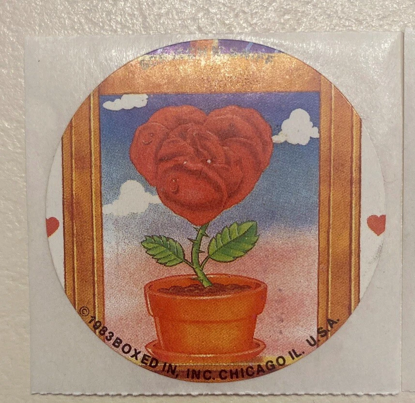 Винтажная наклейка Scratch and Sniff. В КОРОБКЕ АРОМАТ РОЗЫ. Отличное состояние товара - Изображение 1 из 1