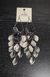 Orecchini Mia Collection Grossi Pendenti Gancio Foglia 6" Metallo Scuro/Nero - Foto 1 di 6