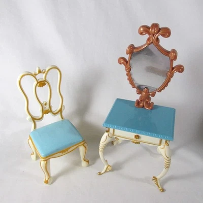 Tocador y silla espejados muebles Cenicienta de la tienda Disney para muñeca tamaño Barbie Foto 1 de 4