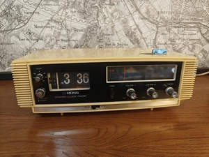 Vintage Ross Flip Clock Alarm Radio - Serviced and Working! - Picture 1 of 6