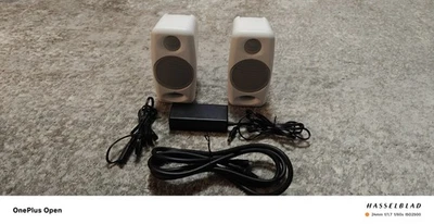 IK Multimedia IP-ILOUD-MMW-IN 50 W Portable Studio Monitors - White - Image 1 of 4