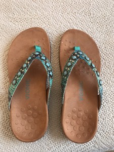 vionic thongs on sale