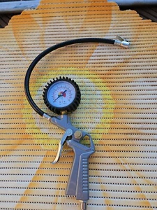 Reifenfüllmessgerät Reifenfüller Druckluft mit Manometer Reifendruckpistole - Bild 1 von 6